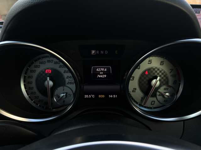 メルセデス・ベンツ ＳＬＫ２００ 福岡県 2014(平26)年 7.5万km シルバー ガラスルーフ/純正ナビ（フルセグテレビ/Bluetooth/CD）/クルーズコントロール/LEDヘッドライト/オートライト/革シート/シートヒーター/パワーシート/純正18インチアルミホイール/ステアリングスイッチ/USBポート/横滑り防止装置/盗難防止装置/コーナーセンサー/スマートキー/ETC/ドライブレコーダー（前方のみ）/保証書/取扱説明書