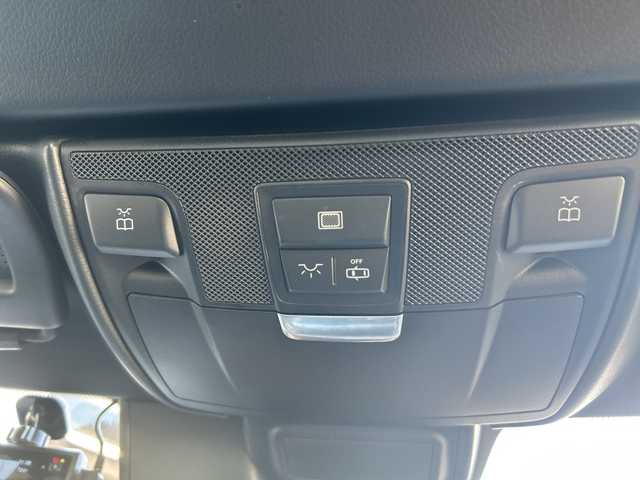 メルセデス・ベンツ ＳＬＫ２００ 福岡県 2014(平26)年 7.5万km シルバー ガラスルーフ/純正ナビ（フルセグテレビ/Bluetooth/CD）/クルーズコントロール/LEDヘッドライト/オートライト/革シート/シートヒーター/パワーシート/純正18インチアルミホイール/ステアリングスイッチ/USBポート/横滑り防止装置/盗難防止装置/コーナーセンサー/スマートキー/ETC/ドライブレコーダー（前方のみ）/保証書/取扱説明書