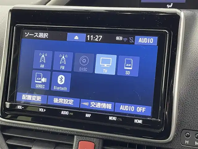 トヨタ ヴォクシー ZS 煌 熊本県 2018(平30)年 7万km ホワイトパールクリスタルシャイン ディーラー純正9型SDナビNSZT-Y68T/　CD DVD BT フルセグTV/バックカメラ/純正12.1型フリップダウンモニター（V12T-R68C）/両側パワースライドドア/プリクラッシュセーフティシステム/レーンキープアシスト/クルーズコントロール/前後クリアランスソナー/オートハイビーム/オートライト/LEDヘッドライト/フォグランプ/アイドリングストップ/レーンキープアシスト/横滑り防止装置/MTモード付AT/ビルトインETC/純正前方ドライブレコーダー/ロールサンシェード/ISOFIX/PWオールオート/電動格納ウィンカーミラー/ドアバイザー/純正フロアマット/革巻きステアリング/ステアリングスイッチ/プッシュスタート/スマートキー