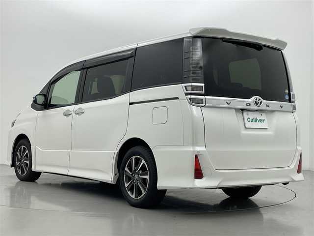 トヨタ ヴォクシー ZS 煌 愛知県 2018(平30)年 7万km ホワイトパールクリスタルシャイン ディーラー純正9型SDナビNSZT-Y68T/　CD DVD BT フルセグTV/バックカメラ/純正12.1型フリップダウンモニター（V12T-R68C）/両側パワースライドドア/プリクラッシュセーフティシステム/レーンキープアシスト/クルーズコントロール/前後クリアランスソナー/オートハイビーム/オートライト/LEDヘッドライト/フォグランプ/アイドリングストップ/レーンキープアシスト/横滑り防止装置/MTモード付AT/ビルトインETC/純正前方ドライブレコーダー/ロールサンシェード/ISOFIX/PWオールオート/電動格納ウィンカーミラー/ドアバイザー/純正フロアマット/革巻きステアリング/ステアリングスイッチ/プッシュスタート/スマートキー