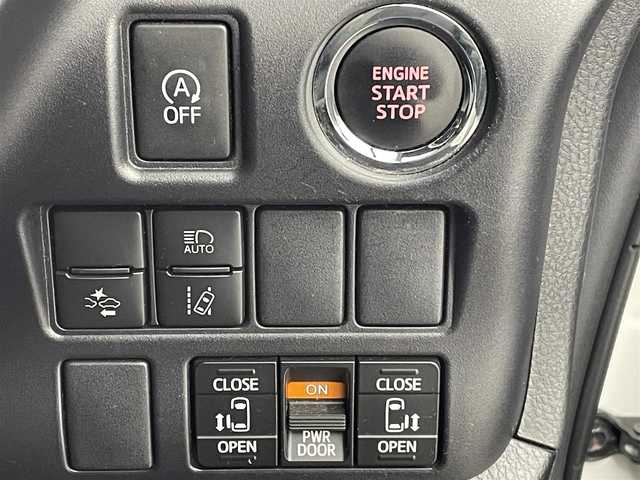 トヨタ ヴォクシー ZS 煌 愛知県 2018(平30)年 7万km ホワイトパールクリスタルシャイン ディーラー純正9型SDナビNSZT-Y68T/　CD DVD BT フルセグTV/バックカメラ/純正12.1型フリップダウンモニター（V12T-R68C）/両側パワースライドドア/プリクラッシュセーフティシステム/レーンキープアシスト/クルーズコントロール/前後クリアランスソナー/オートハイビーム/オートライト/LEDヘッドライト/フォグランプ/アイドリングストップ/レーンキープアシスト/横滑り防止装置/MTモード付AT/ビルトインETC/純正前方ドライブレコーダー/ロールサンシェード/ISOFIX/PWオールオート/電動格納ウィンカーミラー/ドアバイザー/純正フロアマット/革巻きステアリング/ステアリングスイッチ/プッシュスタート/スマートキー