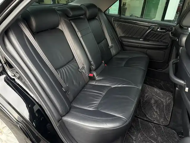 トヨタ クラウン アスリート VX 栃木県 2001(平13)年 5.3万km ブラック 300台限定車/YAMAHAチューン300馬力1JZ-GTE型エンジン/YAMAHA製前後パフォーマンスダンパー/VX専用タービン/VX専用デュアルマフラー/VX専用BBS LM18インチAW/VX専用3本スポークステアリング/VX専用フロントスポイラー/VX専用リアスポイラー/オプション電動ムーンルーフ/オプションブラックレザーシート /オプション後席パワーシート/寒冷地仕様車/（リアフォグランプ/吊り下げ式アクセルペダル）/ステアシフトマチック/ミラーヒーター/電動リアサンシェード/純正フェンダーマーカー/メーカーナビ/クラウン・スーパーライブサウンド/DVD再生機能/ETC/キーレスキー×2