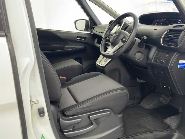 日産 セレナ ハイウェイスターVセレクションⅡ 岐阜県 2018(平30)年 4.1万km ブリリアントホワイトパール 10.1インチフリップダウンモニター（RSA10S-L）/社外7型ナビ/AM/FM/CD/DVD/SD/フルセグテレビ/Bluetooth/セーフティパックB/プロパイロット/デジタルインナーミラー/電動パーキング/オートホールド/標識検知機能/360度カメラ/前後ドラレコ/革巻きステアリング/ステアリングリモコン/LEDヘッドライト/オートライト/両側パワースライドドア/ビルトインETC/パーキングアシスト