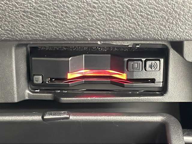 日産 セレナ ハイウェイスターVセレクションⅡ 岐阜県 2018(平30)年 4.1万km ブリリアントホワイトパール 10.1インチフリップダウンモニター（RSA10S-L）/社外7型ナビ/AM/FM/CD/DVD/SD/フルセグテレビ/Bluetooth/セーフティパックB/プロパイロット/デジタルインナーミラー/電動パーキング/オートホールド/標識検知機能/360度カメラ/前後ドラレコ/革巻きステアリング/ステアリングリモコン/LEDヘッドライト/オートライト/両側パワースライドドア/ビルトインETC/パーキングアシスト