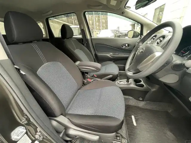 日産 ノート XVセレ +セーフⅡ 愛知県 2016(平28)年 2.1万km チタニウムカーキ ワンオーナー/アラウンドビューモニター/純正SDナビ（MP315D-W）/フルセグTV・Bluetooth・CD・DVD・AM・FM/ディスプレイ付自動防眩式ルームミラー/純正センターアームレストコンソール/USBソケット/LEDヘッドライト/オートライト/クリアランスソナー/ステアリングスイッチ/インテリジェントエマージェンシーブレーキ/レーンキープアシスト/アイドリングストップ/純正フロアマット/純正ドアバイザー/インテリジェントキー/プッシュスタート/保証書/取扱説明書/スペアキー