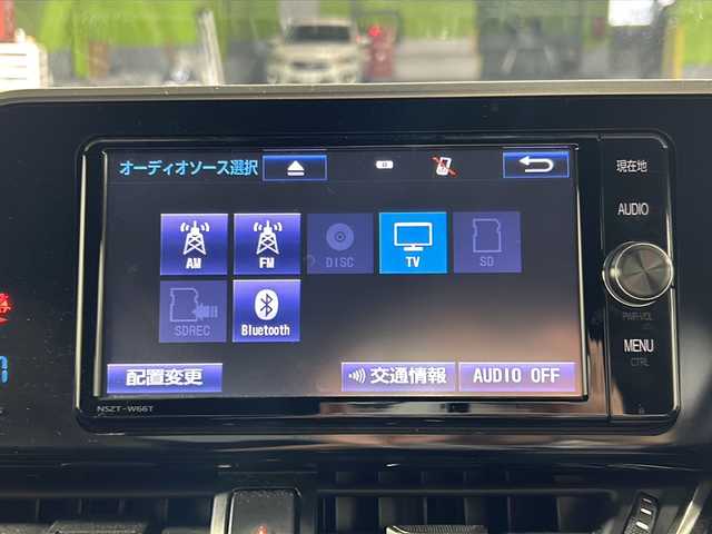 トヨタ Ｃ－ＨＲ G 沖縄県 2017(平29)年 4.9万km ホワイトパールクリスタルシャイン 禁煙車　/県外仕入れ　/純正ナビ/→【ＣＤ／ＤＶＤ／フルセグ／フルセグＴＶ／ＢＴ】　/バックカメラ　/ETC/ステアリングスイッチ/モデリスタエアロ　/ブラインドスポットモニター/ハーフレザー　/前席シートヒーター　/衝突被害軽減システム　/前後コーナーセンサー　/スマートキー/スペアキー　/ＬＥＤヘッドライト　/オートライト