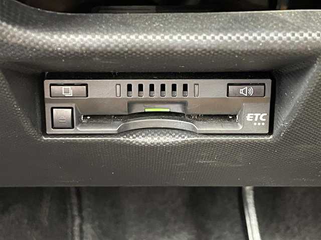 ダイハツ ロッキー プレミアム 滋賀県 2021(令3)年 4.4万km ナチュラルベージュマイカM 純正9型SDナビ/・CD DVD /・Bluetooth/・フルセグTV /・HDMI/バックカメラ/前後ドライブレコーダー/ビルトインETC/衝突軽減ブレーキ/レーダークルーズコントロール/レーンキープアシスト/オートハイビーム/コーナーセンサー/ブラインドスポットモニター/シートヒーター/ハーフレザーシート/ステアリングリモコン/電格ミラー/ドアバイザー/LEDヘッドライト/フォグライト/リヤフォグライト/スタッドレス積載