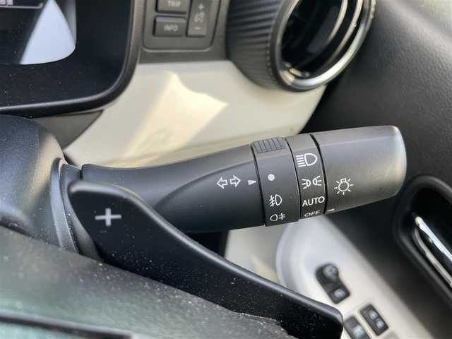 スズキ イグニス ハイブリッド MZ 青森県 2018(平30)年 2.3万km ピュアホワイトP 登録時走行距離22113km/４WD/純正オーディオ/【AM/FM/CD/USB/AUX】/ステアリングスイッチ/クルーズコントロール/アイドリングストップ/ヒルディセントコントロール/グリップコントロール/横滑り防止機能/前席シートヒーター/LEDヘッドライト/フォグランプ/純正フロアマット/社外ドライブレコーダー（ミラー一体型）/社外15インチAWスタッドレスタイヤ積込/【2018年製/７分山/175/65/R15】/取扱説明書/保証書