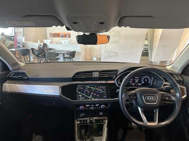 アウディ アウディ Ｑ３ 35TDIクワトロ アドバンスド 道央・札幌 2020(令2)年 3万km ミトスブラックメタリック ミトスブラックメタリック/ベーシックパッケージ/　・シートヒーター/　・パワーシート/　・オートマチックテールゲート/　・ランバーサポート/　・アウディドライブセレクト/TVチューナー/アシスタンスパッケージ/　・ACC/　・サイドアシスト/　・ハイビームアシスト/　・リアクロストラフィックアシスト/ラグジュアリーパッケージ/　・パーシャルレザー/　・マルチカラーアンビエントライト/　・リヤセンターアームレスト/テクノロジーパッケージ/　・スマートフォンインターフェース/　・ワイヤレスチャージング