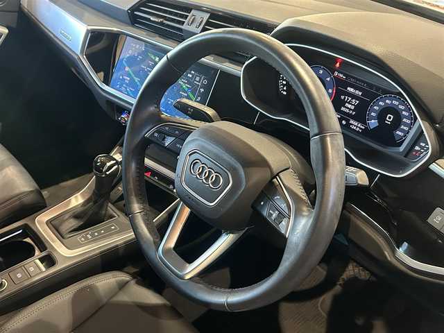 アウディ アウディ Ｑ３ 35TDIクワトロ アドバンスド 道央・札幌 2020(令2)年 3万km ミトスブラックメタリック ミトスブラックメタリック/ベーシックパッケージ/　・シートヒーター/　・パワーシート/　・オートマチックテールゲート/　・ランバーサポート/　・アウディドライブセレクト/TVチューナー/アシスタンスパッケージ/　・ACC/　・サイドアシスト/　・ハイビームアシスト/　・リアクロストラフィックアシスト/ラグジュアリーパッケージ/　・パーシャルレザー/　・マルチカラーアンビエントライト/　・リヤセンターアームレスト/テクノロジーパッケージ/　・スマートフォンインターフェース/　・ワイヤレスチャージング