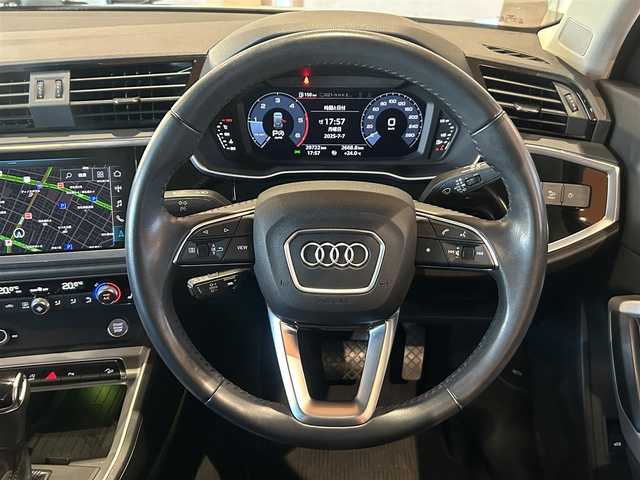 アウディ アウディ Ｑ３ 35TDIクワトロ アドバンスド 道央・札幌 2020(令2)年 3万km ミトスブラックメタリック ミトスブラックメタリック/ベーシックパッケージ/　・シートヒーター/　・パワーシート/　・オートマチックテールゲート/　・ランバーサポート/　・アウディドライブセレクト/TVチューナー/アシスタンスパッケージ/　・ACC/　・サイドアシスト/　・ハイビームアシスト/　・リアクロストラフィックアシスト/ラグジュアリーパッケージ/　・パーシャルレザー/　・マルチカラーアンビエントライト/　・リヤセンターアームレスト/テクノロジーパッケージ/　・スマートフォンインターフェース/　・ワイヤレスチャージング