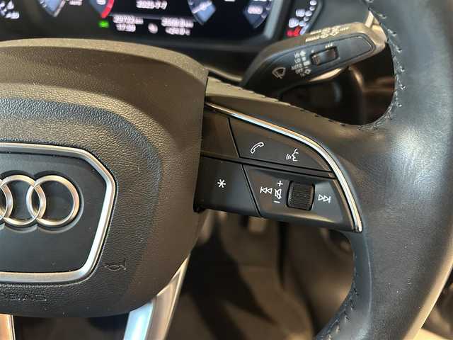 アウディ アウディ Ｑ３ 35TDIクワトロ アドバンスド 道央・札幌 2020(令2)年 3万km ミトスブラックメタリック ミトスブラックメタリック/ベーシックパッケージ/　・シートヒーター/　・パワーシート/　・オートマチックテールゲート/　・ランバーサポート/　・アウディドライブセレクト/TVチューナー/アシスタンスパッケージ/　・ACC/　・サイドアシスト/　・ハイビームアシスト/　・リアクロストラフィックアシスト/ラグジュアリーパッケージ/　・パーシャルレザー/　・マルチカラーアンビエントライト/　・リヤセンターアームレスト/テクノロジーパッケージ/　・スマートフォンインターフェース/　・ワイヤレスチャージング