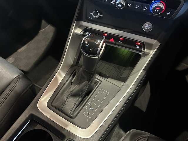 アウディ アウディ Ｑ３ 35TDIクワトロ アドバンスド 道央・札幌 2020(令2)年 3万km ミトスブラックメタリック ミトスブラックメタリック/ベーシックパッケージ/　・シートヒーター/　・パワーシート/　・オートマチックテールゲート/　・ランバーサポート/　・アウディドライブセレクト/TVチューナー/アシスタンスパッケージ/　・ACC/　・サイドアシスト/　・ハイビームアシスト/　・リアクロストラフィックアシスト/ラグジュアリーパッケージ/　・パーシャルレザー/　・マルチカラーアンビエントライト/　・リヤセンターアームレスト/テクノロジーパッケージ/　・スマートフォンインターフェース/　・ワイヤレスチャージング