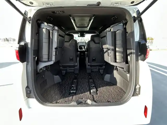 トヨタ アルファード Z 東京都 2024(令6)年 0.6万km プラチナホワイトパールマイカ ワンオーナー/Toyota Safety Sense/・プリクラッシュセーフティ（歩行者［昼夜］・自転車運転者［昼］・自動二輪車［昼］検知機能付衝突回避支援タイプ/ミリ波レーダー＋単眼カメラ方式)/・レーントレーシングアシスト［LTA］+レーンディパーチャーアラート［LDA］/・レーダークルーズコントロール(全車速追従機能付)/・アダプティブハイビームシステム［AHS］/・ロードサインアシスト［RSA］/・ドライバー異常時対応システム/・プロアクティブドライビングアシスト［PDA］/・発信遅れ告知機能/・ブラインドスポットモニター［BSM］+安心降車アシスト(ドアオープン制御付)［SEA］+後方車両接近告知+周辺車両接近時サポート(通報提案機能)+後方車両への接近警報+セカンダリーコリジョンブレーキ(停車中後突対応)/パーキングブレーキサポート/パノラミックビューモニター/14インチHDディスプレイナビゲーションシステム/・地デジ(12セグ/ワンセグ)/・Bluetooth/・Apple CarPlay/Android Auto/・USB/快適温熱シート+ベンチレーションシート/保証書・取説・スペアキー１本