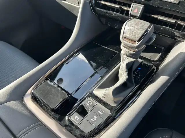 トヨタ アルファード Z 東京都 2024(令6)年 0.6万km プラチナホワイトパールマイカ ワンオーナー/Toyota Safety Sense/・プリクラッシュセーフティ（歩行者［昼夜］・自転車運転者［昼］・自動二輪車［昼］検知機能付衝突回避支援タイプ/ミリ波レーダー＋単眼カメラ方式)/・レーントレーシングアシスト［LTA］+レーンディパーチャーアラート［LDA］/・レーダークルーズコントロール(全車速追従機能付)/・アダプティブハイビームシステム［AHS］/・ロードサインアシスト［RSA］/・ドライバー異常時対応システム/・プロアクティブドライビングアシスト［PDA］/・発信遅れ告知機能/・ブラインドスポットモニター［BSM］+安心降車アシスト(ドアオープン制御付)［SEA］+後方車両接近告知+周辺車両接近時サポート(通報提案機能)+後方車両への接近警報+セカンダリーコリジョンブレーキ(停車中後突対応)/パーキングブレーキサポート/パノラミックビューモニター/14インチHDディスプレイナビゲーションシステム/・地デジ(12セグ/ワンセグ)/・Bluetooth/・Apple CarPlay/Android Auto/・USB/快適温熱シート+ベンチレーションシート/保証書・取説・スペアキー１本