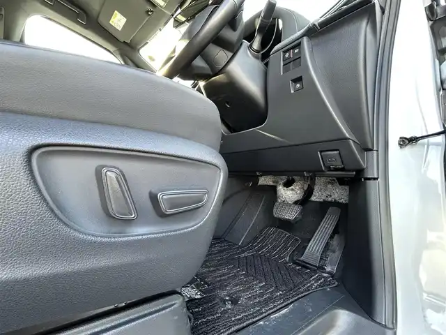 トヨタ アルファード Z 東京都 2024(令6)年 0.6万km プラチナホワイトパールマイカ ワンオーナー/Toyota Safety Sense/・プリクラッシュセーフティ（歩行者［昼夜］・自転車運転者［昼］・自動二輪車［昼］検知機能付衝突回避支援タイプ/ミリ波レーダー＋単眼カメラ方式)/・レーントレーシングアシスト［LTA］+レーンディパーチャーアラート［LDA］/・レーダークルーズコントロール(全車速追従機能付)/・アダプティブハイビームシステム［AHS］/・ロードサインアシスト［RSA］/・ドライバー異常時対応システム/・プロアクティブドライビングアシスト［PDA］/・発信遅れ告知機能/・ブラインドスポットモニター［BSM］+安心降車アシスト(ドアオープン制御付)［SEA］+後方車両接近告知+周辺車両接近時サポート(通報提案機能)+後方車両への接近警報+セカンダリーコリジョンブレーキ(停車中後突対応)/パーキングブレーキサポート/パノラミックビューモニター/14インチHDディスプレイナビゲーションシステム/・地デジ(12セグ/ワンセグ)/・Bluetooth/・Apple CarPlay/Android Auto/・USB/快適温熱シート+ベンチレーションシート/保証書・取説・スペアキー１本