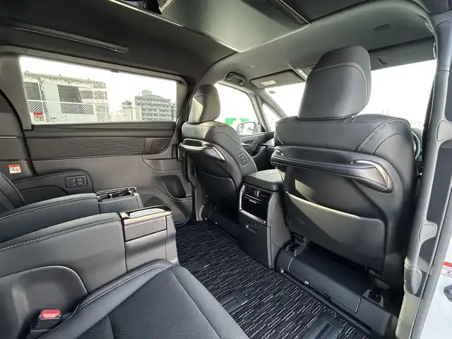 トヨタ アルファード Z 東京都 2024(令6)年 0.6万km プラチナホワイトパールマイカ ワンオーナー/Toyota Safety Sense/・プリクラッシュセーフティ（歩行者［昼夜］・自転車運転者［昼］・自動二輪車［昼］検知機能付衝突回避支援タイプ/ミリ波レーダー＋単眼カメラ方式)/・レーントレーシングアシスト［LTA］+レーンディパーチャーアラート［LDA］/・レーダークルーズコントロール(全車速追従機能付)/・アダプティブハイビームシステム［AHS］/・ロードサインアシスト［RSA］/・ドライバー異常時対応システム/・プロアクティブドライビングアシスト［PDA］/・発信遅れ告知機能/・ブラインドスポットモニター［BSM］+安心降車アシスト(ドアオープン制御付)［SEA］+後方車両接近告知+周辺車両接近時サポート(通報提案機能)+後方車両への接近警報+セカンダリーコリジョンブレーキ(停車中後突対応)/パーキングブレーキサポート/パノラミックビューモニター/14インチHDディスプレイナビゲーションシステム/・地デジ(12セグ/ワンセグ)/・Bluetooth/・Apple CarPlay/Android Auto/・USB/快適温熱シート+ベンチレーションシート/保証書・取説・スペアキー１本