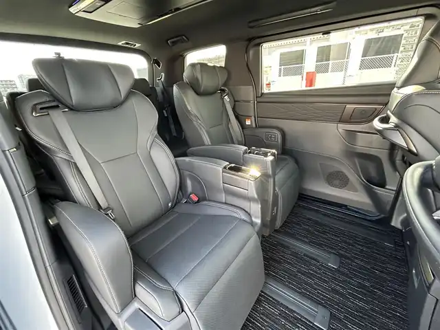 トヨタ アルファード Z 東京都 2024(令6)年 0.6万km プラチナホワイトパールマイカ ワンオーナー/Toyota Safety Sense/・プリクラッシュセーフティ（歩行者［昼夜］・自転車運転者［昼］・自動二輪車［昼］検知機能付衝突回避支援タイプ/ミリ波レーダー＋単眼カメラ方式)/・レーントレーシングアシスト［LTA］+レーンディパーチャーアラート［LDA］/・レーダークルーズコントロール(全車速追従機能付)/・アダプティブハイビームシステム［AHS］/・ロードサインアシスト［RSA］/・ドライバー異常時対応システム/・プロアクティブドライビングアシスト［PDA］/・発信遅れ告知機能/・ブラインドスポットモニター［BSM］+安心降車アシスト(ドアオープン制御付)［SEA］+後方車両接近告知+周辺車両接近時サポート(通報提案機能)+後方車両への接近警報+セカンダリーコリジョンブレーキ(停車中後突対応)/パーキングブレーキサポート/パノラミックビューモニター/14インチHDディスプレイナビゲーションシステム/・地デジ(12セグ/ワンセグ)/・Bluetooth/・Apple CarPlay/Android Auto/・USB/快適温熱シート+ベンチレーションシート/保証書・取説・スペアキー１本