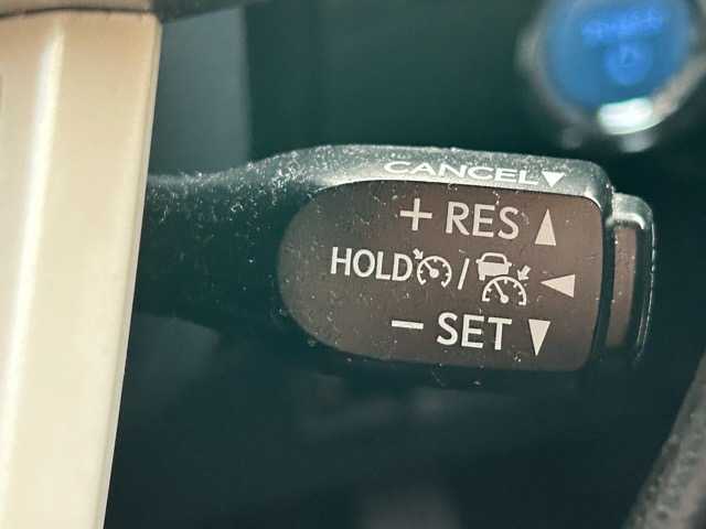 トヨタ プリウス E 千葉県 2016(平28)年 8.1万km スーパーホワイトⅡ 純正ナビ/Bluetooth/ワンセグTV/バックカメラ/ETC/ドライブレコーダー/社外エアロ/プリクラッシュセーフティ/レーンディパーチャアラート/オートハイビーム/クルーズコントロール/スマートキー/スペアキー×１/ステアリングスイッチ/純正フロアマット/保証書・取扱説明書