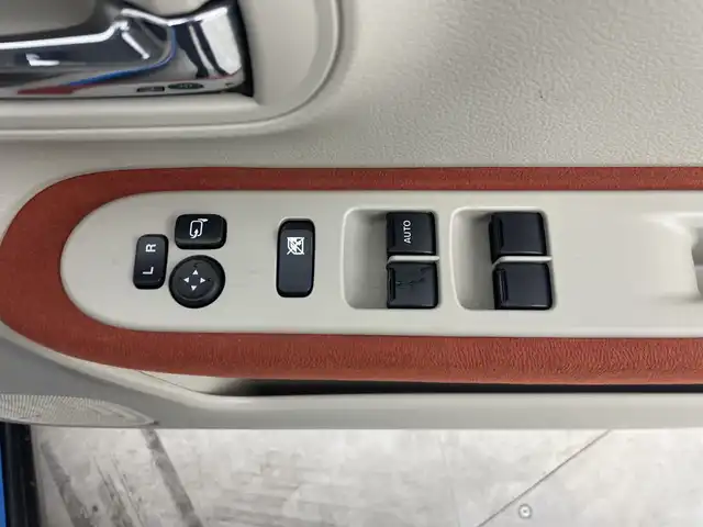 スズキ ラパン S セレクション 三重県 2018(平30)年 1.9万km ブリスクブルーメタリック/ホワイト2トーンルーフ /禁煙車//純正7インチディーラーオプションナビ/　フルセグTV/Bluetooth//衝突軽減ブレーキ//前席シートヒーター//スマートキー//純正HIDヘッドライト//アイドリングストップ//フロアマット//AAC//プッシュスタート//ベンチシート//電格ミラー//ブリスクブルーM/ホワイト2トーン:DRT