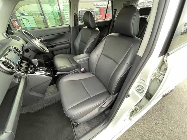 トヨタ カローラ ルミオン 1．5G On B リミテッド 東京都 2014(平26)年 5.8万km ホワイトパールクリスタルシャイン 社外ナビ(AVN-Z04iW)/フルセグTV、Bluetooth、DVD再生、FM/AM/純正アルミ１５インチホイール/ドアバイザー/レザーシート/純正フロアマット/ドライブレコーダー/電動格納ミラー/ビルトインETC/カーテンエアバッグ/プッシュスタート/パワーウィンドウ/パワーステアリング/横滑り防止装置