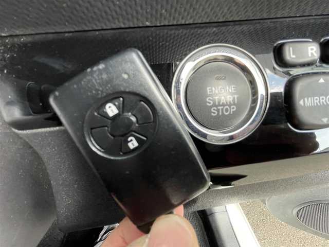 トヨタ カローラ ルミオン 1．5G On B リミテッド 東京都 2014(平26)年 5.8万km ホワイトパールクリスタルシャイン 社外ナビ(AVN-Z04iW)/フルセグTV、Bluetooth、DVD再生、FM/AM/純正アルミ１５インチホイール/ドアバイザー/レザーシート/純正フロアマット/ドライブレコーダー/電動格納ミラー/ビルトインETC/カーテンエアバッグ/プッシュスタート/パワーウィンドウ/パワーステアリング/横滑り防止装置