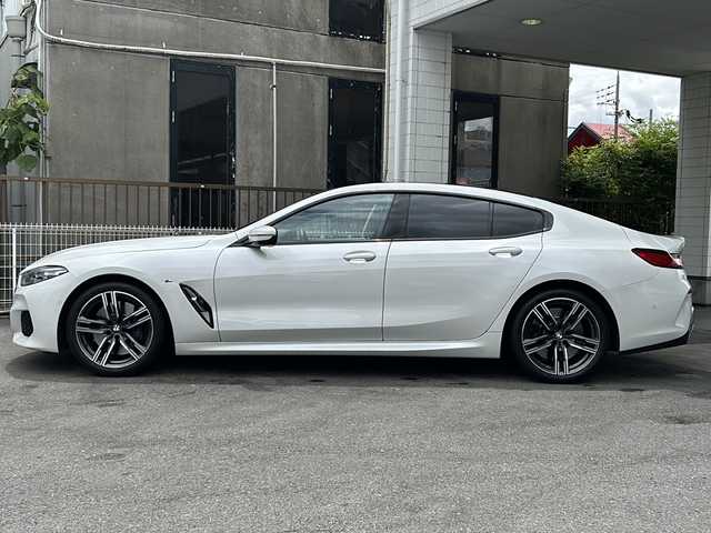 ＢＭＷ ８４０ｉ グランクーペ Mスポーツ 京都府 2020(令2)年 6.3万km ミネラルホワイト ナビ　ＴＶ　/全方位カメラ/ハーマンカードン　/サンルーフ　/レザーシート　/エアーシート　/レーンキープアシスト　/衝突軽減ブレーキ　/ＬＥＤオートライト　/ＨＵＤ　/パドルシフト　/クルーズコントロール　/ＥＴＣ/全ドアイージークロージャー/純正19AW/スマートキー/スペアキー/保証書・取扱説明書