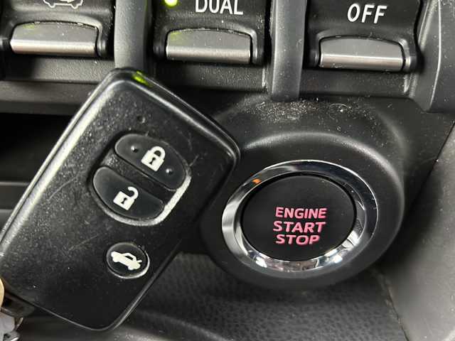 トヨタ ８６ GT 愛知県 2014(平26)年 3.9万km クリスタルブラックシリカ 禁煙車/純正7インチSDナビ/（CD/DVD/Bluetooth/フルセグTV/SD)/バックカメラ/ETC/ドライブレコーダー/純正17インチアルミホイール/スマートキー/プッシュスタート/横滑り防止装置/オートライト/W＋サイドエアバッグ