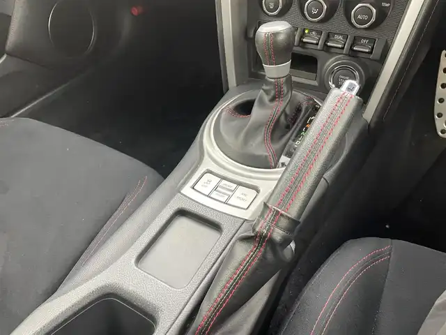 トヨタ ８６ GT 群馬県 2014(平26)年 3.9万km クリスタルブラックシリカ 純正ディーラーナビ（NSZN-W64T)/・CD/DVD/SD/Bluetooth/フルセグTV/===============/純正ナビ　バックカメラ　ドライブレコーダー　パドルシフト　純正１７インチアルミホイール　スマートキー　プッシュスタート　Ｂｌｕｅｔｏｏｔｈ　ＨＩＤヘッドライト　オートライト　Ｆフォグ　ＥＴＣ　禁煙車