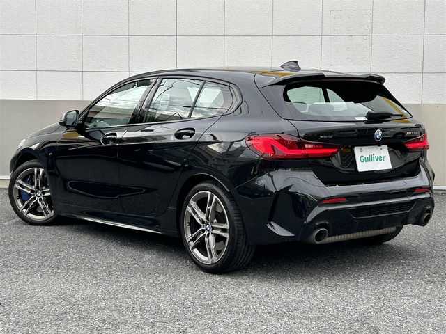 ＢＭＷ Ｍ１３５ｉ xDrive 東京都 2020(令2)年 4.7万km サファイアブラックP ワンオーナー/純正HDDナビ/FM・AM/Bluetooth//バックカメラ/ETC2.0/インテリジェントセーフティ/アダクティブクルーズコントロール/PDC自動起動/アクティブPDC緊急ブレーキ/パーキングアシスト/シートヒーター/パワーシート/パワーテールゲート/LEDヘッドライト/純正フロアマット/純正18インチAW/保証書/取扱説明書/スペアキー