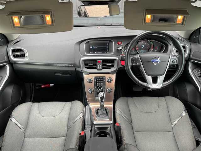 ボルボ Ｖ４０ 青森県 2014(平26)年 6.5万km 黒 クルーズコントロール/ブラインドスポット/パワーシート/シートメモリー/シートヒーター/コーナーセンサー/純正ナビ/CD/Bluetooth/USB/スマートキー/ダウンヒルアシスト/レーンキープ/ETC/オートライト/純正１７インチＡＷ