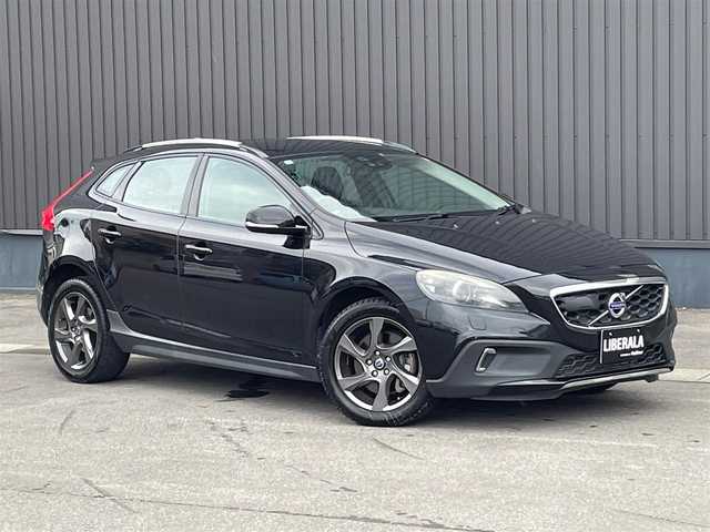 ボルボ Ｖ４０ 青森県 2014(平26)年 6.5万km 黒 クルーズコントロール/ブラインドスポット/パワーシート/シートメモリー/シートヒーター/コーナーセンサー/純正ナビ/CD/Bluetooth/USB/スマートキー/ダウンヒルアシスト/レーンキープ/ETC/オートライト/純正１７インチＡＷ
