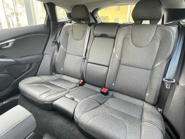 ボルボ Ｖ４０ 青森県 2014(平26)年 6.5万km 黒 クルーズコントロール/ブラインドスポット/パワーシート/シートメモリー/シートヒーター/コーナーセンサー/純正ナビ/CD/Bluetooth/USB/スマートキー/ダウンヒルアシスト/レーンキープ/ETC/オートライト/純正１７インチＡＷ