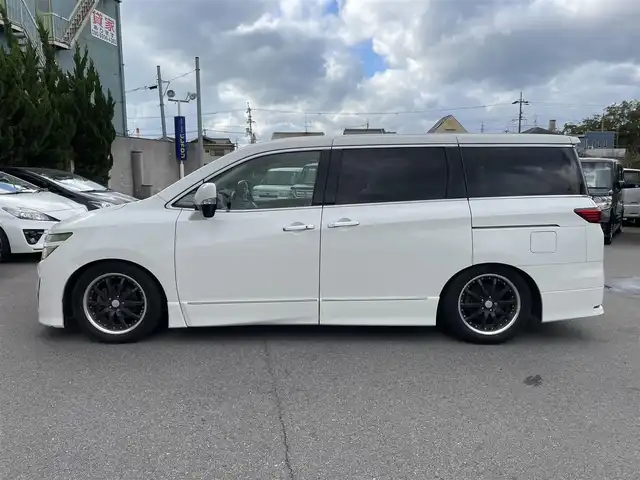 日産 エルグランド 250ハイウェイスター 和歌山県 2011(平23)年 11.2万km ブリリアントホワイトパール (株)IDOMが運営する【じしゃロン和歌山店】の自社ローン対象車両になります。こちらは現金ご利用時の価格です。/自社ローンご希望の方は別途その旨お申付け下さい。/RS-R車高調/純正SDメモリナビ/(AM/FM/CD/DVD/AUX/ipod)/両側パワースライドドア/切り替え式４WD/純正エンジンスターター/前方ドライブレコーダー/純正後席用モニター/バックカメラ/プッシュスタート/後席サンシェード/横滑り防止装置/オットマン/スマートキー/スペアキー×１/ナビリモコン付/ビルトインETC/三列シート/オットマン/電動格納ミラー/バニティミラー/純正AW付冬タイヤ積込/(225/55/R18)