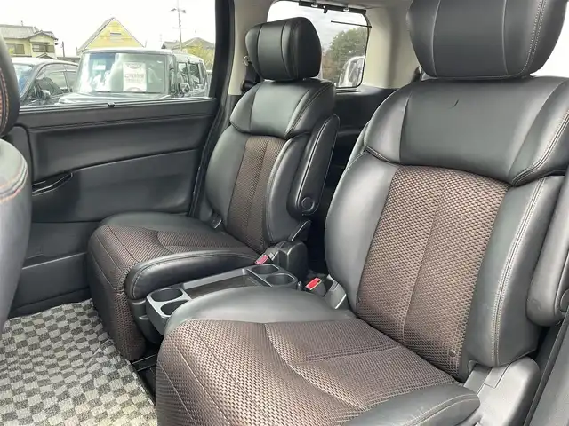 日産 エルグランド 250ハイウェイスター 和歌山県 2011(平23)年 11.2万km ブリリアントホワイトパール (株)IDOMが運営する【じしゃロン和歌山店】の自社ローン対象車両になります。こちらは現金ご利用時の価格です。/自社ローンご希望の方は別途その旨お申付け下さい。/RS-R車高調/純正SDメモリナビ/(AM/FM/CD/DVD/AUX/ipod)/両側パワースライドドア/切り替え式４WD/純正エンジンスターター/前方ドライブレコーダー/純正後席用モニター/バックカメラ/プッシュスタート/後席サンシェード/横滑り防止装置/オットマン/スマートキー/スペアキー×１/ナビリモコン付/ビルトインETC/三列シート/オットマン/電動格納ミラー/バニティミラー/純正AW付冬タイヤ積込/(225/55/R18)