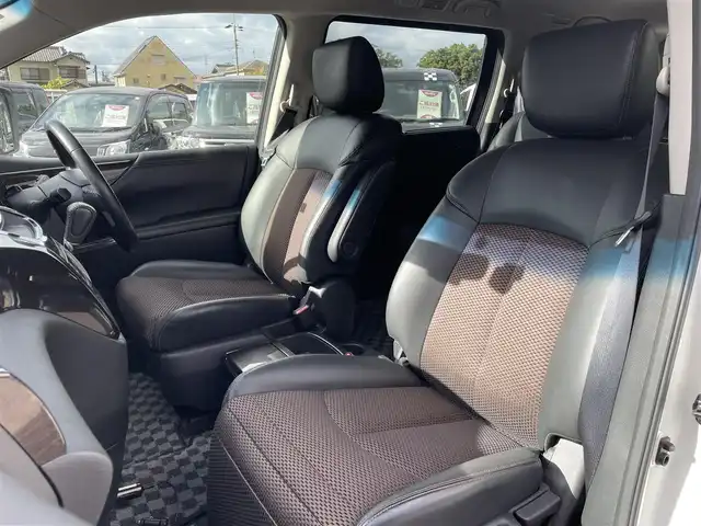 日産 エルグランド 250ハイウェイスター 和歌山県 2011(平23)年 11.2万km ブリリアントホワイトパール (株)IDOMが運営する【じしゃロン和歌山店】の自社ローン対象車両になります。こちらは現金ご利用時の価格です。/自社ローンご希望の方は別途その旨お申付け下さい。/RS-R車高調/純正SDメモリナビ/(AM/FM/CD/DVD/AUX/ipod)/両側パワースライドドア/切り替え式４WD/純正エンジンスターター/前方ドライブレコーダー/純正後席用モニター/バックカメラ/プッシュスタート/後席サンシェード/横滑り防止装置/オットマン/スマートキー/スペアキー×１/ナビリモコン付/ビルトインETC/三列シート/オットマン/電動格納ミラー/バニティミラー/純正AW付冬タイヤ積込/(225/55/R18)