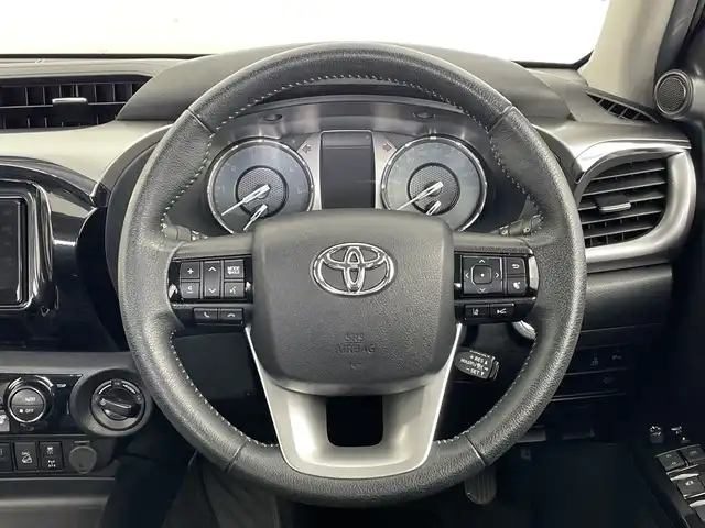 トヨタ ハイラックス Z 新潟県 2023(令5)年 5.2万km オキサイドブロンズM 4WD/純正ディーラーOPナビ/バックモニター/・AM/FM/CD/Bluetooth/フルセグ/アダプティブクルーズコントロ―ル/レーンキープアシスト/ターボ/ETC/純正LEDヘッドライト/オートライト/オートマチックハイビーム/純正リアガーニッシュ/純正フロアマット/純正17インチAW夏タイヤ/ABS/横滑り防止機能/AFS/前後コーナーセンサー/ダウンヒルアシストコントロール/保証書/取扱説明書