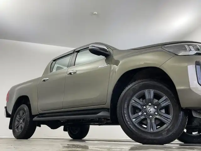 トヨタ ハイラックス Z 新潟県 2023(令5)年 5.2万km オキサイドブロンズM 4WD/純正ディーラーOPナビ/バックモニター/・AM/FM/CD/Bluetooth/フルセグ/アダプティブクルーズコントロ―ル/レーンキープアシスト/ターボ/ETC/純正LEDヘッドライト/オートライト/オートマチックハイビーム/純正リアガーニッシュ/純正フロアマット/純正17インチAW夏タイヤ/ABS/横滑り防止機能/AFS/前後コーナーセンサー/ダウンヒルアシストコントロール/保証書/取扱説明書
