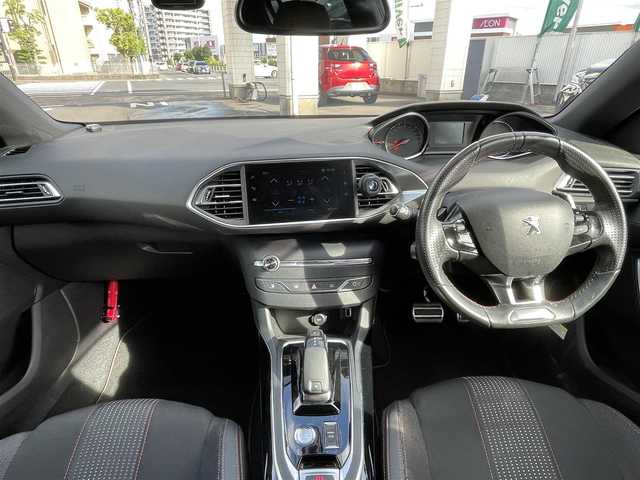 プジョー ３０８ GTライン ブルーHDi 岡山県 2020(令2)年 4.6万km GRIS ARTENSE 登録時走行距離46012km/純正ＳＤナビ/(AM/FM/USB/IPOD)/パーキングアシスト/アイドリングストップ/レーンキープアシスト/バックカメラ/ETC/クルーズコントロール/ＭＴモード付ＡＴ/ドライブレコーダー/オートマチックハイビーム/電動パーキングブレーキ/スマートキー/プッシュスタート/純正１７インチAW