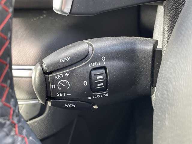 プジョー ３０８ GTライン ブルーHDi 岡山県 2020(令2)年 4.6万km GRIS ARTENSE 登録時走行距離46012km/純正ＳＤナビ/(AM/FM/USB/IPOD)/パーキングアシスト/アイドリングストップ/レーンキープアシスト/バックカメラ/ETC/クルーズコントロール/ＭＴモード付ＡＴ/ドライブレコーダー/オートマチックハイビーム/電動パーキングブレーキ/スマートキー/プッシュスタート/純正１７インチAW
