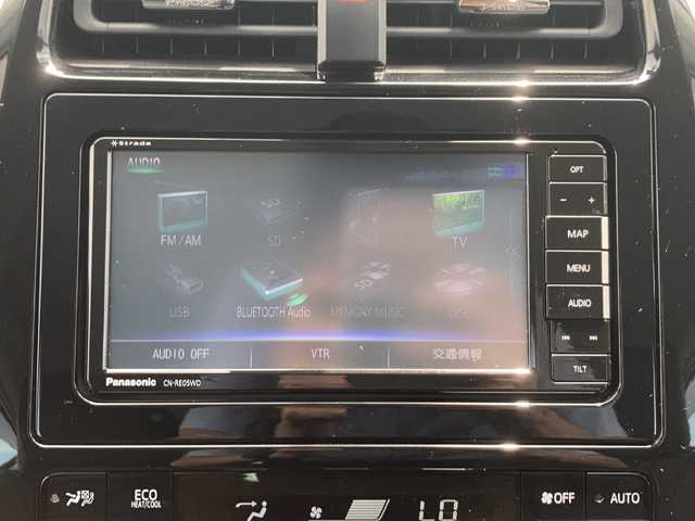 トヨタ プリウス S ツーリングセレクション 佐賀県 2019(令1)年 7.3万km スーパーホワイトⅡ Stradaナビ/バックカメラ/プリクラッシュセーフティ/レーンディパーチャーアラート/オートハイビーム/アダプティブクルーズコントロール/レザーシート/シートヒーター/ETC/ステアリングリモコン/レザーステアリング/プッシュスタート/スマートキー/LEDヘッドライト/フォグライト/純正アルミホイール