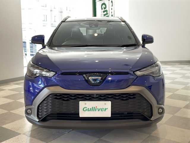 トヨタ カローラ クロス ハイブリッド Z 福井県 2022(令4)年 6.3万km ダークブルーマイカM ・純正ディスプレイオーディオ/・Bluetooth/・パノラミックビューモニター/・トヨタセーフティセンス/・ブラインドスポットモニター（BSM）/・リアクロストラフィックアラート（ＲＣＴＡ）/・パーキングサポートブレーキ（ＰＫＳＢ）/・クリアランスソナー/・パワーバックドア/・アドバンスドパーク/・D席パワーシート/・シートヒーター/・LEDヘッドライト/・ビルトインETC/・スマートキー/・プッシュスタート