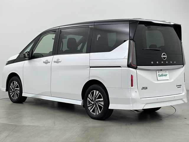 日産 セレナ e－4ORCE ハイウェイスターV 道央・札幌 2024(令6)年 0.1万km パール ・４WD/・純正ナビ（MM２２３D-L）/・BT＆SD＆フルセグTV/・ETC/・純正ドラレコ/・全方位カメラ/・プロパイロット/・両側パワースライドドア/・前席シートヒーター/・ステアリングヒーター/・ステアリングスイッチ/・デジタルインナーミラー/・ｅ－Ｐｅｄａｌ/・プッシュスタート/・スマートキー/・ＬＥＤヘッドライト/・オートライト/・オートマチックハイビーム/・電格ミラー/・ＡＣ１５００Ｗ