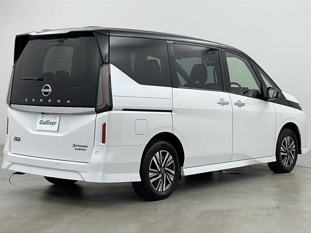 日産 セレナ e－4ORCE ハイウェイスターV 道央・札幌 2024(令6)年 0.1万km パール ・４WD/・純正ナビ（MM２２３D-L）/・BT＆SD＆フルセグTV/・ETC/・純正ドラレコ/・全方位カメラ/・プロパイロット/・両側パワースライドドア/・前席シートヒーター/・ステアリングヒーター/・ステアリングスイッチ/・デジタルインナーミラー/・ｅ－Ｐｅｄａｌ/・プッシュスタート/・スマートキー/・ＬＥＤヘッドライト/・オートライト/・オートマチックハイビーム/・電格ミラー/・ＡＣ１５００Ｗ