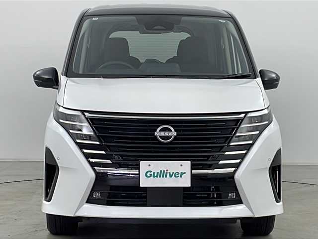 日産 セレナ e－4ORCE ハイウェイスターV 道央・札幌 2024(令6)年 0.1万km パール ・４WD/・純正ナビ（MM２２３D-L）/・BT＆SD＆フルセグTV/・ETC/・純正ドラレコ/・全方位カメラ/・プロパイロット/・両側パワースライドドア/・前席シートヒーター/・ステアリングヒーター/・ステアリングスイッチ/・デジタルインナーミラー/・ｅ－Ｐｅｄａｌ/・プッシュスタート/・スマートキー/・ＬＥＤヘッドライト/・オートライト/・オートマチックハイビーム/・電格ミラー/・ＡＣ１５００Ｗ