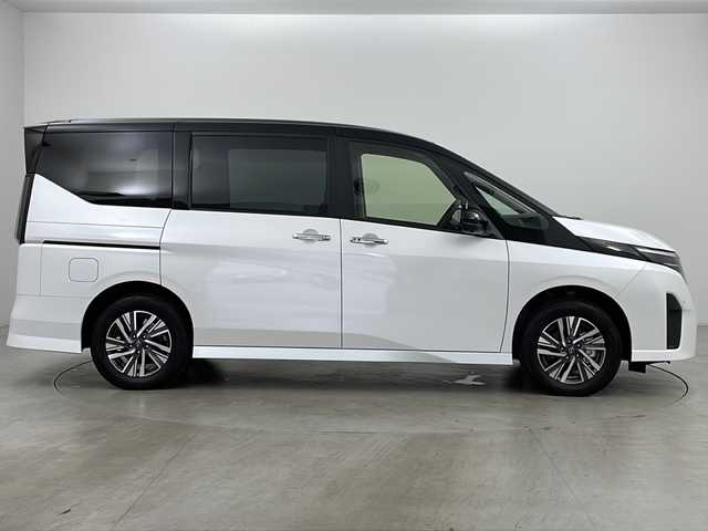 日産 セレナ e－4ORCE ハイウェイスターV 道央・札幌 2024(令6)年 0.1万km パール ・４WD/・純正ナビ（MM２２３D-L）/・BT＆SD＆フルセグTV/・ETC/・純正ドラレコ/・全方位カメラ/・プロパイロット/・両側パワースライドドア/・前席シートヒーター/・ステアリングヒーター/・ステアリングスイッチ/・デジタルインナーミラー/・ｅ－Ｐｅｄａｌ/・プッシュスタート/・スマートキー/・ＬＥＤヘッドライト/・オートライト/・オートマチックハイビーム/・電格ミラー/・ＡＣ１５００Ｗ