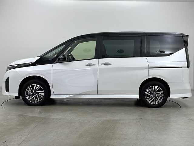 日産 セレナ e－4ORCE ハイウェイスターV 道央・札幌 2024(令6)年 0.1万km パール ・４WD/・純正ナビ（MM２２３D-L）/・BT＆SD＆フルセグTV/・ETC/・純正ドラレコ/・全方位カメラ/・プロパイロット/・両側パワースライドドア/・前席シートヒーター/・ステアリングヒーター/・ステアリングスイッチ/・デジタルインナーミラー/・ｅ－Ｐｅｄａｌ/・プッシュスタート/・スマートキー/・ＬＥＤヘッドライト/・オートライト/・オートマチックハイビーム/・電格ミラー/・ＡＣ１５００Ｗ