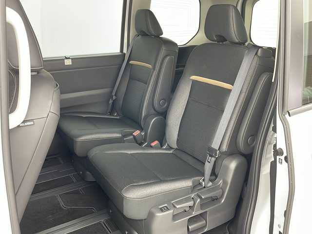 日産 セレナ e－4ORCE ハイウェイスターV 道央・札幌 2024(令6)年 0.1万km パール ・４WD/・純正ナビ（MM２２３D-L）/・BT＆SD＆フルセグTV/・ETC/・純正ドラレコ/・全方位カメラ/・プロパイロット/・両側パワースライドドア/・前席シートヒーター/・ステアリングヒーター/・ステアリングスイッチ/・デジタルインナーミラー/・ｅ－Ｐｅｄａｌ/・プッシュスタート/・スマートキー/・ＬＥＤヘッドライト/・オートライト/・オートマチックハイビーム/・電格ミラー/・ＡＣ１５００Ｗ