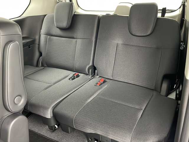日産 セレナ e－4ORCE ハイウェイスターV 道央・札幌 2024(令6)年 0.1万km パール ・４WD/・純正ナビ（MM２２３D-L）/・BT＆SD＆フルセグTV/・ETC/・純正ドラレコ/・全方位カメラ/・プロパイロット/・両側パワースライドドア/・前席シートヒーター/・ステアリングヒーター/・ステアリングスイッチ/・デジタルインナーミラー/・ｅ－Ｐｅｄａｌ/・プッシュスタート/・スマートキー/・ＬＥＤヘッドライト/・オートライト/・オートマチックハイビーム/・電格ミラー/・ＡＣ１５００Ｗ