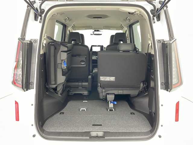 日産 セレナ e－4ORCE ハイウェイスターV 道央・札幌 2024(令6)年 0.1万km パール ・４WD/・純正ナビ（MM２２３D-L）/・BT＆SD＆フルセグTV/・ETC/・純正ドラレコ/・全方位カメラ/・プロパイロット/・両側パワースライドドア/・前席シートヒーター/・ステアリングヒーター/・ステアリングスイッチ/・デジタルインナーミラー/・ｅ－Ｐｅｄａｌ/・プッシュスタート/・スマートキー/・ＬＥＤヘッドライト/・オートライト/・オートマチックハイビーム/・電格ミラー/・ＡＣ１５００Ｗ